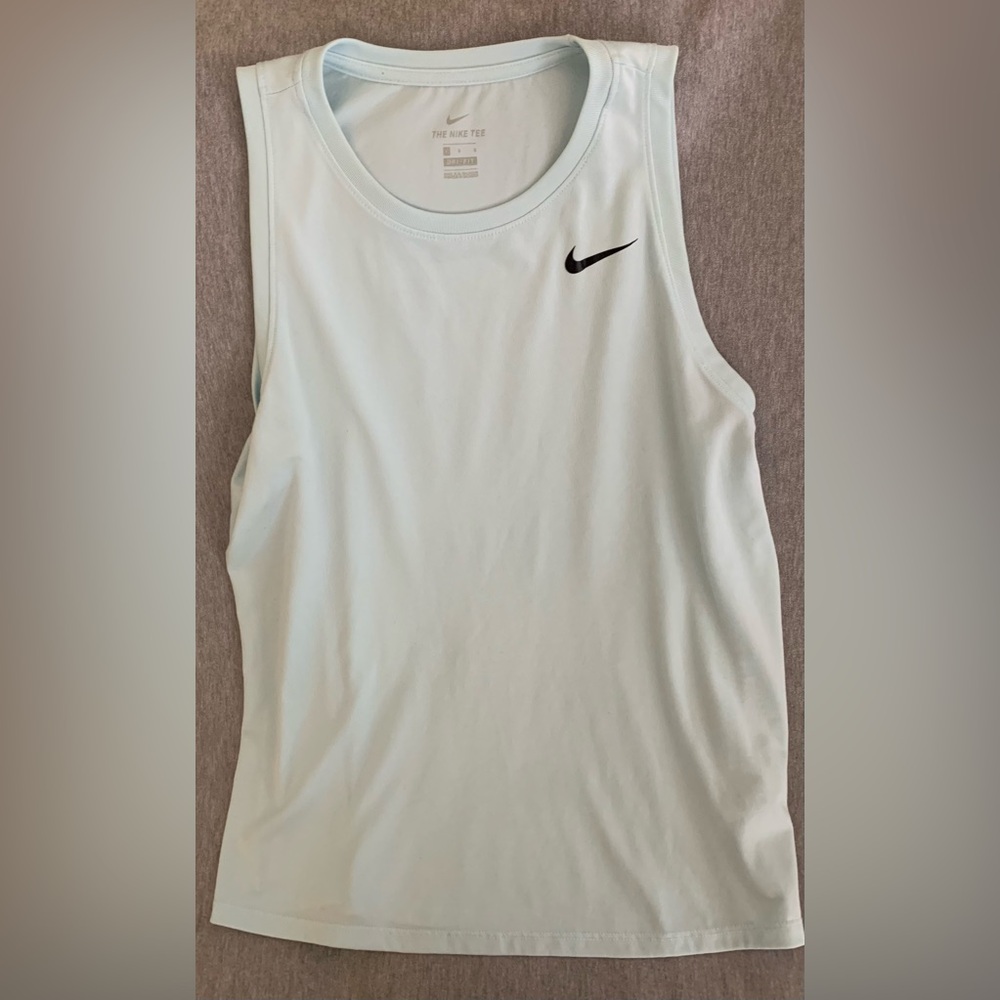 Nike women’s sleeveless dry fit shirt